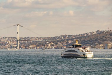 İstanbul, 23 Şubat 2020. Avrupa ile Asya arasında tarihi binalar ve İstanbul Boğazı arasında rüya şehri