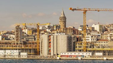 İstanbul, 23 Şubat 2020. Avrupa ile Asya arasında tarihi binalar ve İstanbul Boğazı arasında rüya şehri
