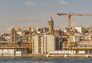 İstanbul, 23 Şubat 2020. Avrupa ile Asya arasında tarihi binalar ve İstanbul Boğazı arasında rüya şehri