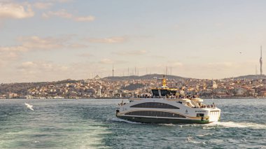 İstanbul, 23 Şubat 2020. Avrupa ile Asya arasında tarihi binalar ve İstanbul Boğazı arasında rüya şehri