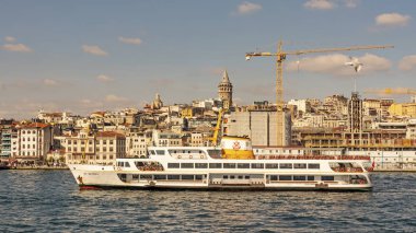 İstanbul, 23 Şubat 2020. Avrupa ile Asya arasında tarihi binalar ve İstanbul Boğazı arasında rüya şehri