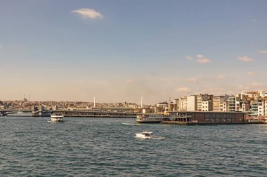 İstanbul, 23 Şubat 2020. Avrupa ile Asya arasında tarihi binalar ve İstanbul Boğazı arasında rüya şehri