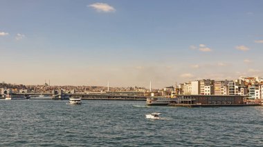 İstanbul, 23 Şubat 2020. Avrupa ile Asya arasında tarihi binalar ve İstanbul Boğazı arasında rüya şehri