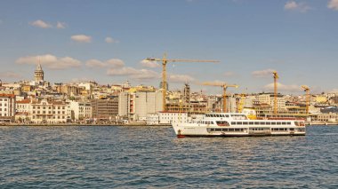 İstanbul, 23 Şubat 2020. Avrupa ile Asya arasında tarihi binalar ve İstanbul Boğazı arasında rüya şehri