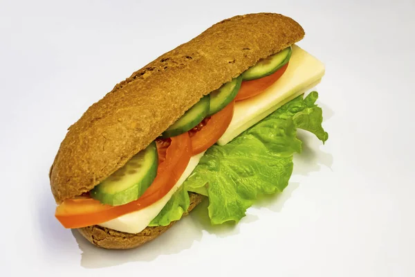 Sandwich Aus Nächster Nähe Mit Käse Gurken Tomaten Und Salat — Stockfoto