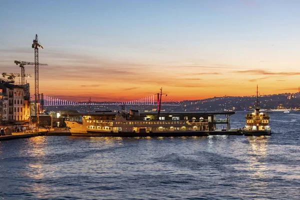 İstanbul, 26 Şubat 2020. İstanbul 'dan manzara ve şehir manzarası gün doğumunda ve sabahın erken saatlerinde.