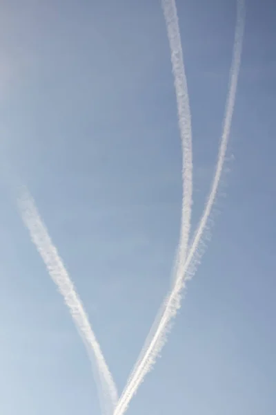 Jet Brandstof Spoor Achtergelaten Door Vliegtuigen Blues — Stockfoto