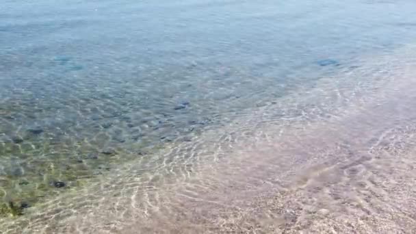 Mer Cristalline Vagues Avec Sable — Video