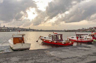 Balat, istanbul, hindi-Mart 19.2020. Haliç modern Türkçe adıyla da bilinen Altın Boynuz, İstanbul 'un başlıca kentsel su yolu ve İstanbul' un İstanbul, Türkiye 'nin başlıca körfez girişidir.
