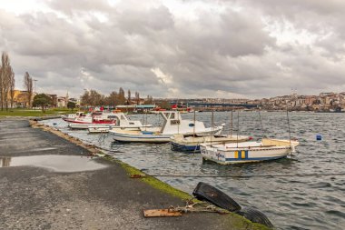 Balat, istanbul, hindi-Mart 19.2020. Haliç modern Türkçe adıyla da bilinen Altın Boynuz, İstanbul 'un başlıca kentsel su yolu ve İstanbul' un İstanbul, Türkiye 'nin başlıca körfez girişidir.
