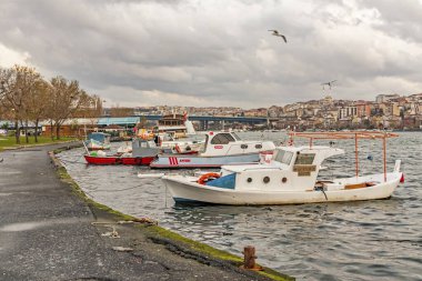 Balat, istanbul, hindi-Mart 19.2020. Haliç modern Türkçe adıyla da bilinen Altın Boynuz, İstanbul 'un başlıca kentsel su yolu ve İstanbul' un İstanbul, Türkiye 'nin başlıca körfez girişidir.