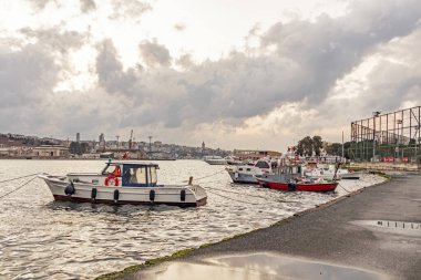 Balat, istanbul, hindi-Mart 19.2020. Haliç modern Türkçe adıyla da bilinen Altın Boynuz, İstanbul 'un başlıca kentsel su yolu ve İstanbul' un İstanbul, Türkiye 'nin başlıca körfez girişidir.