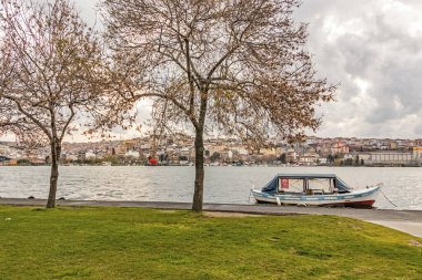 Balat, istanbul, hindi-Mart 19.2020. Haliç modern Türkçe adıyla da bilinen Altın Boynuz, İstanbul 'un başlıca kentsel su yolu ve İstanbul' un İstanbul, Türkiye 'nin başlıca körfez girişidir.