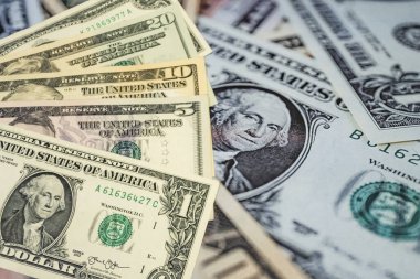 Arka plandaki Amerikan dolarlarını kapat.