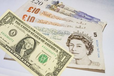 Arka plandaki Amerikan dolarlarını kapat.