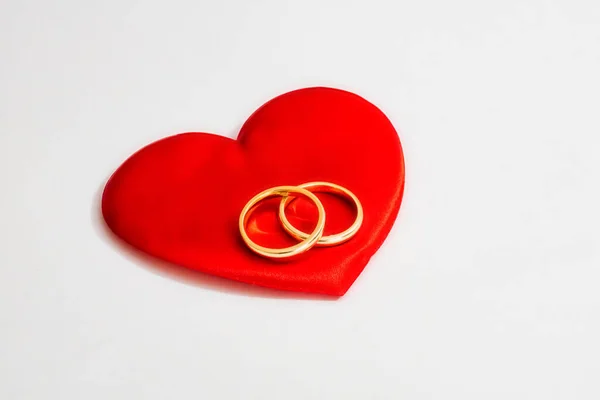 Red Hearts Wedding Rings White Background — Stock Photo, Image