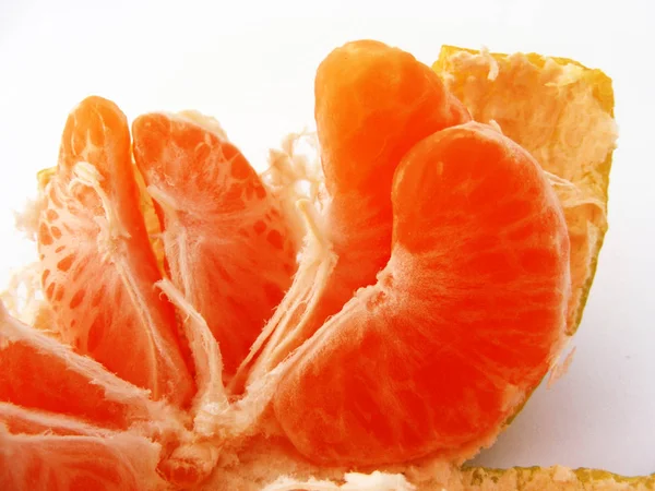 Fruto indispensável do descascado e pronto para comer a mandarina de estação de inverno — Fotografia de Stock