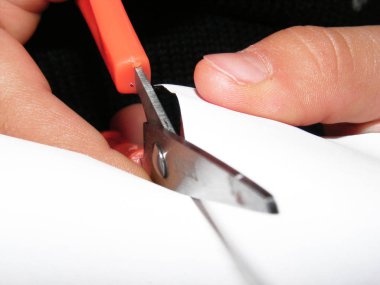 Web siteleri için makasla kağıt kesme resimleri