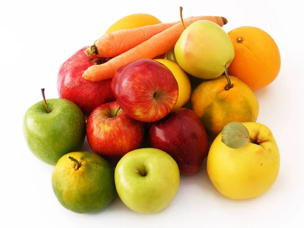 Fruits d'hiver les plus récents et les plus beaux, pomme, coing, orange, carotte, grenade, images — Photo