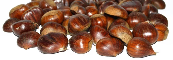 Castagne su sfondo bianco — Foto Stock