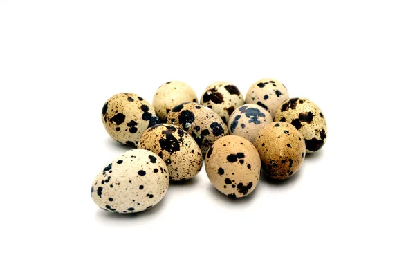 Immagini di uova di quaglia su sfondo bianco — Foto Stock