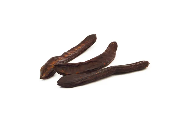 Torra Carob på vit botten — Stockfoto