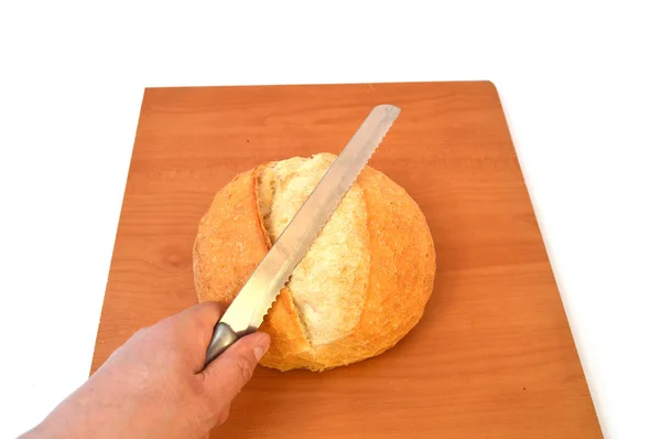 Pan turco, cuchillo y tabla de cortar fotos — Foto de Stock