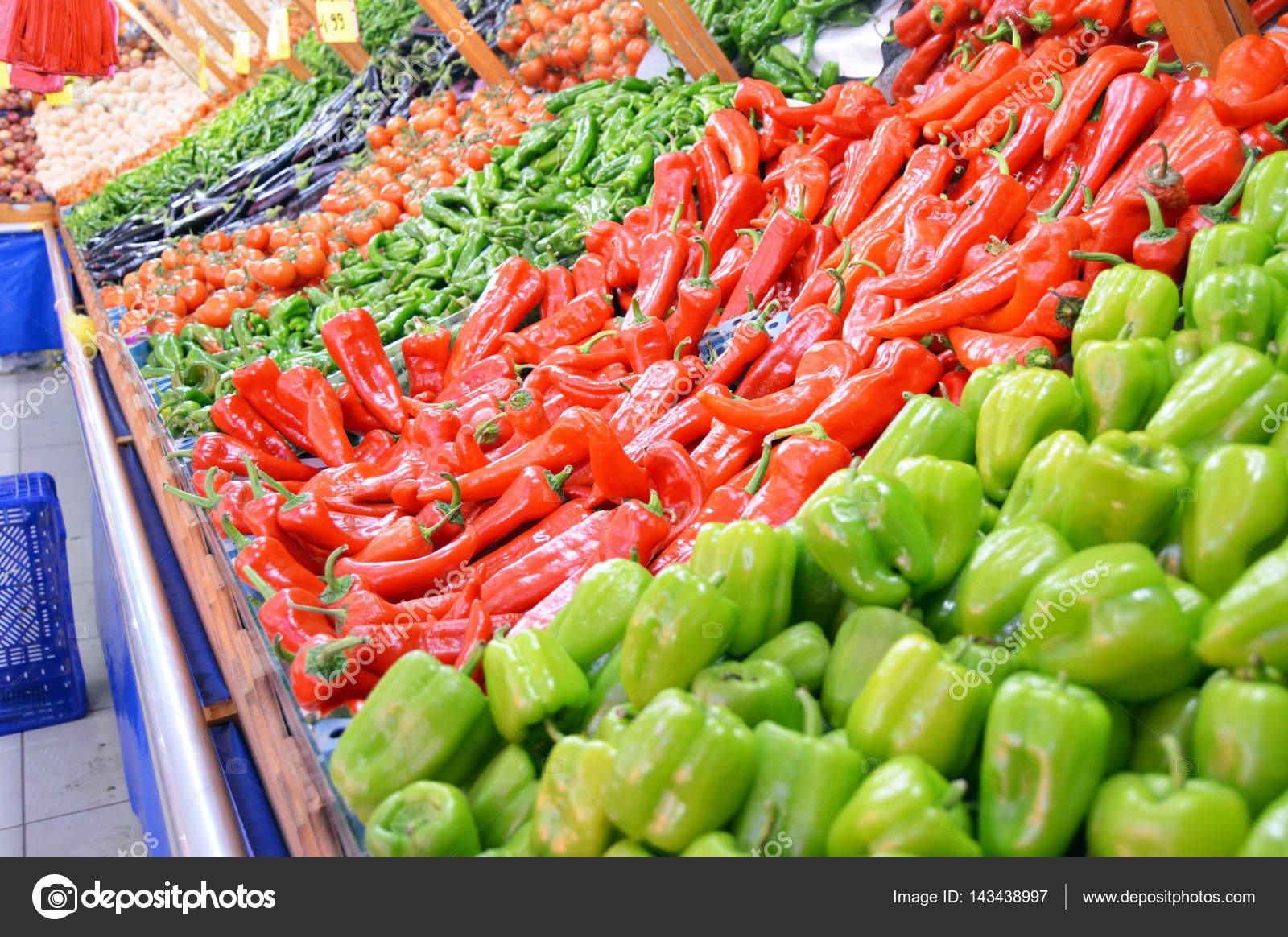 Fruit and vegetable sales in grocery stores and grocery stores — Stock