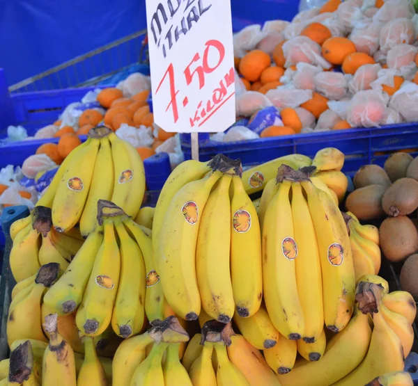 Pictures of sale of greengrocers, bananas, bananas, sale tag