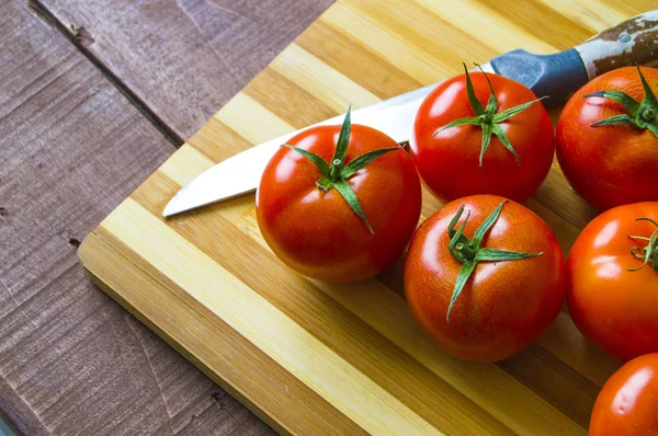 Tomates listos para la ensalada, fotos de tomates de aspecto maravilloso — Foto de Stock