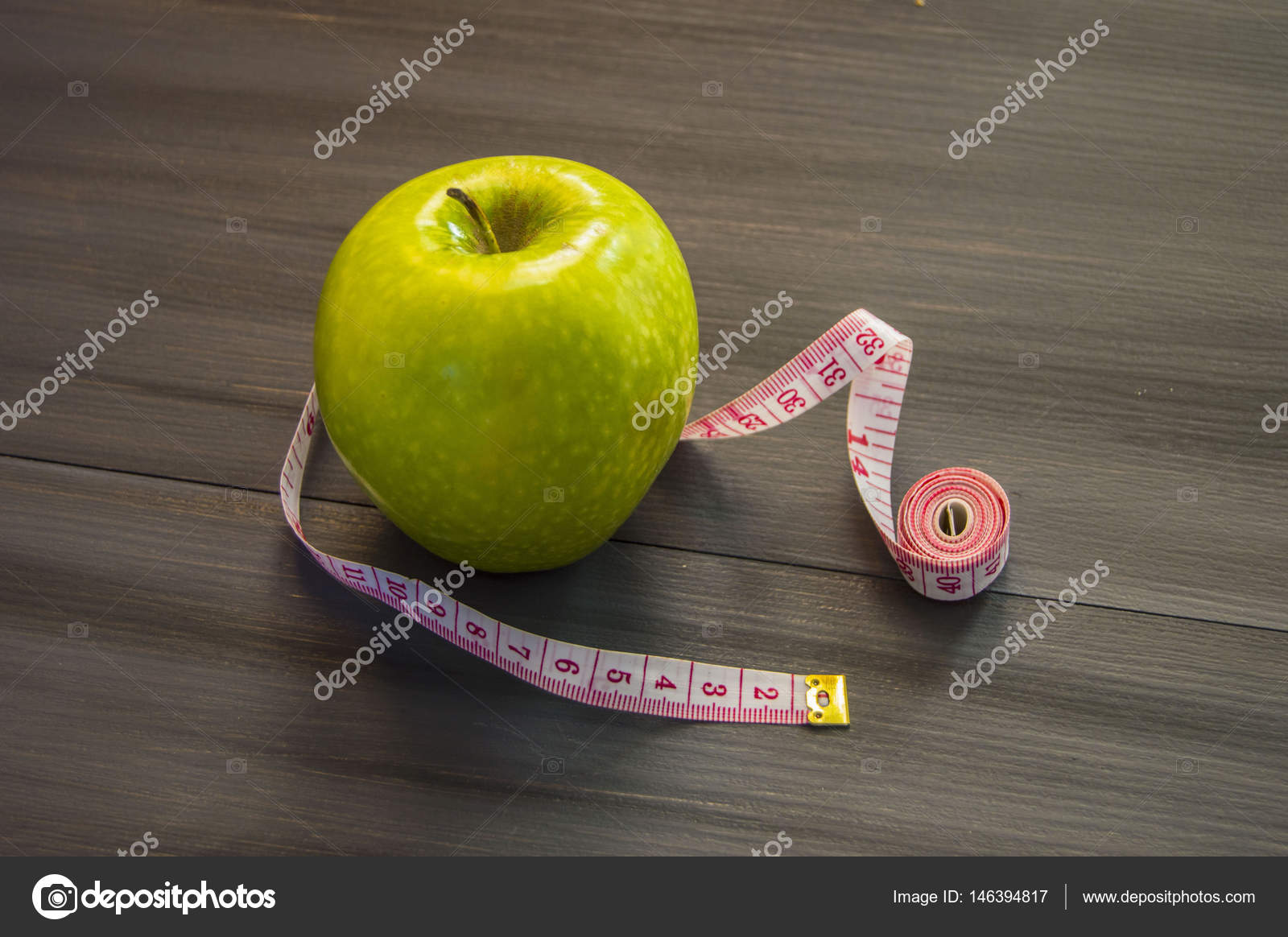 peso de una manzana verde