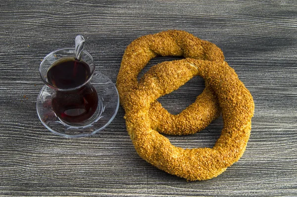 Bagel turco, bagel de sésamo, bagel crujiente, bagels de pavo, bagels en varios conceptos, té y pretzels imágenes —  Fotos de Stock