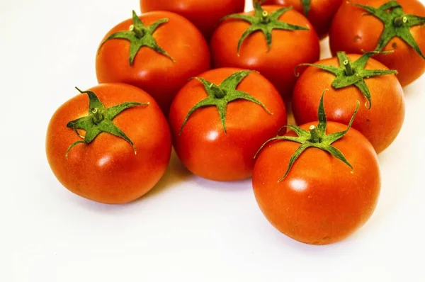 Pomodori naturali, peperoni verdi e melanzane, dipinti vegetali in diversi concetti, pomodori intestinali e peperoni, pomodori freschi e peperoni verdi , — Foto Stock