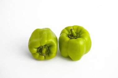 Proje tasarımları için beyaz arka plan ile biber dolması