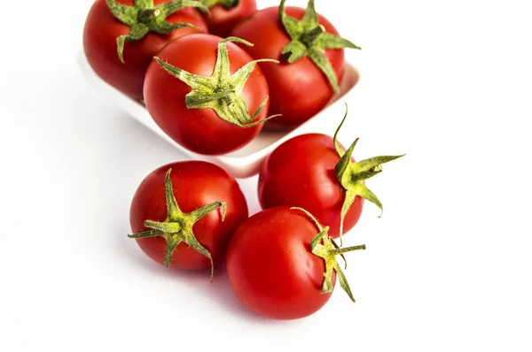 Con su excelente sabor, los tomates diminutos son los mejores para la salud . — Foto de Stock