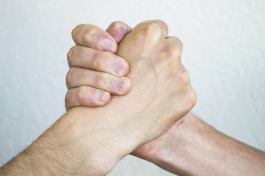 Karşılıklı erkeklerin, erkekler işadamları, karşılıklı el sıkışma resimler el sıkışma