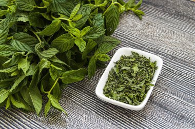 Kuru nane, taze nane doğal ve organik resimler, Kuru nane sosu çorba, Kuru nane kuru resme, sağlık, yemek nane içine koymak şartları içinde nane kurutulmuş