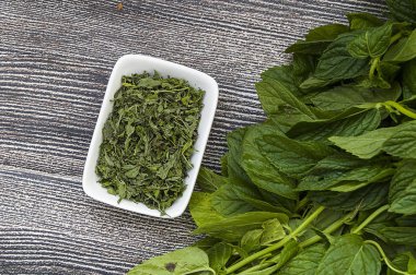 Kuru nane, taze nane doğal ve organik resimler, Kuru nane sosu çorba, Kuru nane kuru resme, sağlık, yemek nane içine koymak şartları içinde nane kurutulmuş