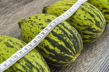 ham ve olgunlaşmamış küçük kavun yemek kilo, kavun bağırsak, düşük kalorili buzağı çalıştırmak için,