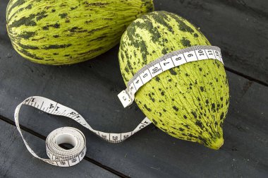 ham ve olgunlaşmamış küçük kavun yemek kilo, kavun bağırsak, düşük kalorili buzağı çalıştırmak için,