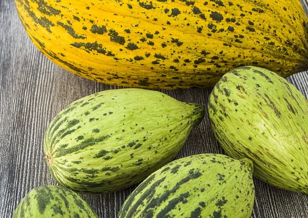 Raw Och Omogna Små Melon Mat För Viktminskning Köra Melon — Stockfoto