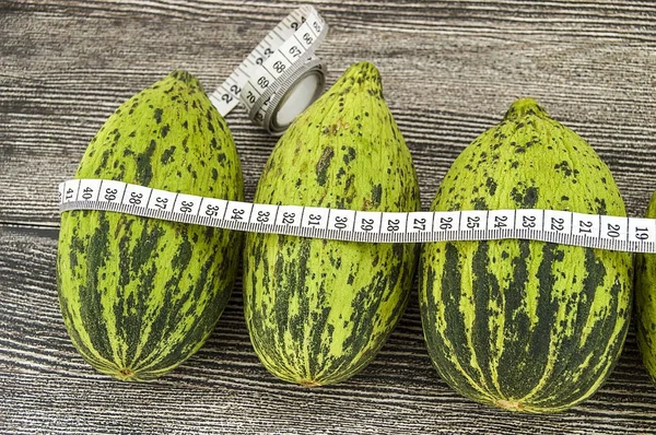 ham ve olgunlaşmamış küçük kavun yemek kilo, kavun bağırsak, düşük kalorili buzağı çalıştırmak için,