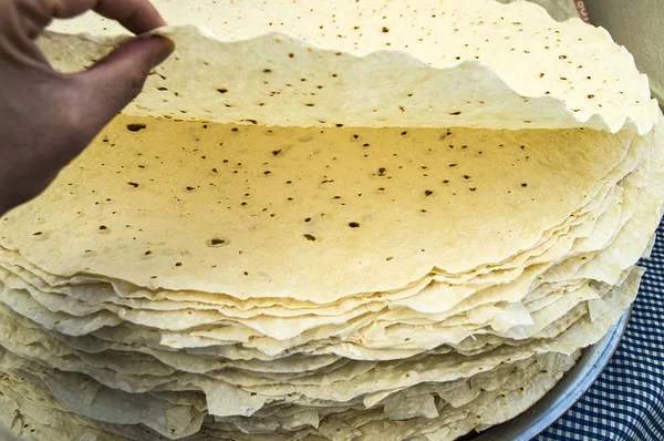 细面团面包 Yufka 干燥烘烤的面团 土耳其 Yufka 世界面包类型 — 图库照片