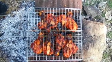 Barbekü ve tavuk şiş, ızgara tavuk, yapma dostum mangalda tavuk büyük kızarmış,