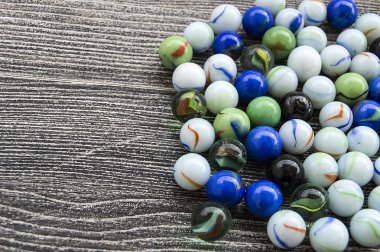 Misket oyunu çocuklar için harika bir oyundur.