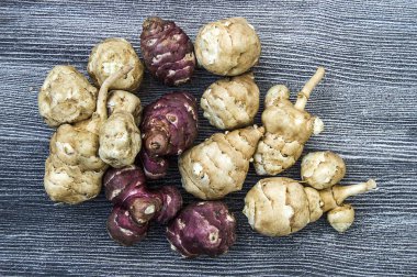 elması bıçakla kesmeye ilginç ve farklı şekiller,