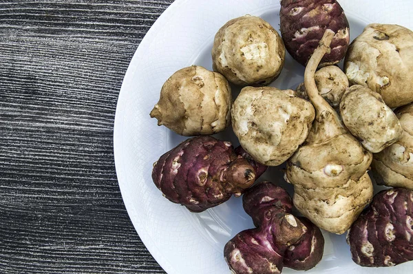 elması bıçakla kesmeye ilginç ve farklı şekiller,