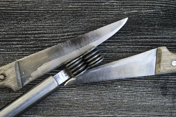 Μαχαίρια Στέκεται Δίπλα Εργαλεία Λείανσης Blade Μαχαίρι Όξυνση Εργαλείο — Φωτογραφία Αρχείου