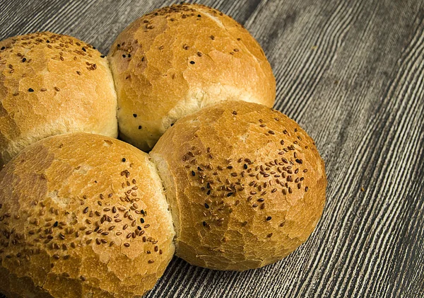 非常に新鮮な朝食胡麻パン 各種のパン 素晴らしいパン — ストック写真