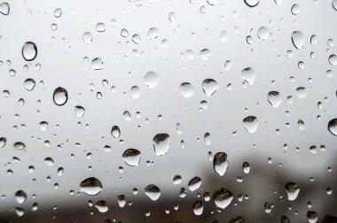 Cama düşen yağmur damlacıkları çok güzel